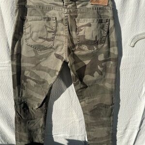 Sz 26 True religion camo camoflage pants